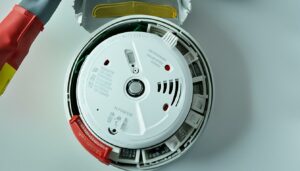Batteriewechsel bei Rauchmeldern: Wann und wie?